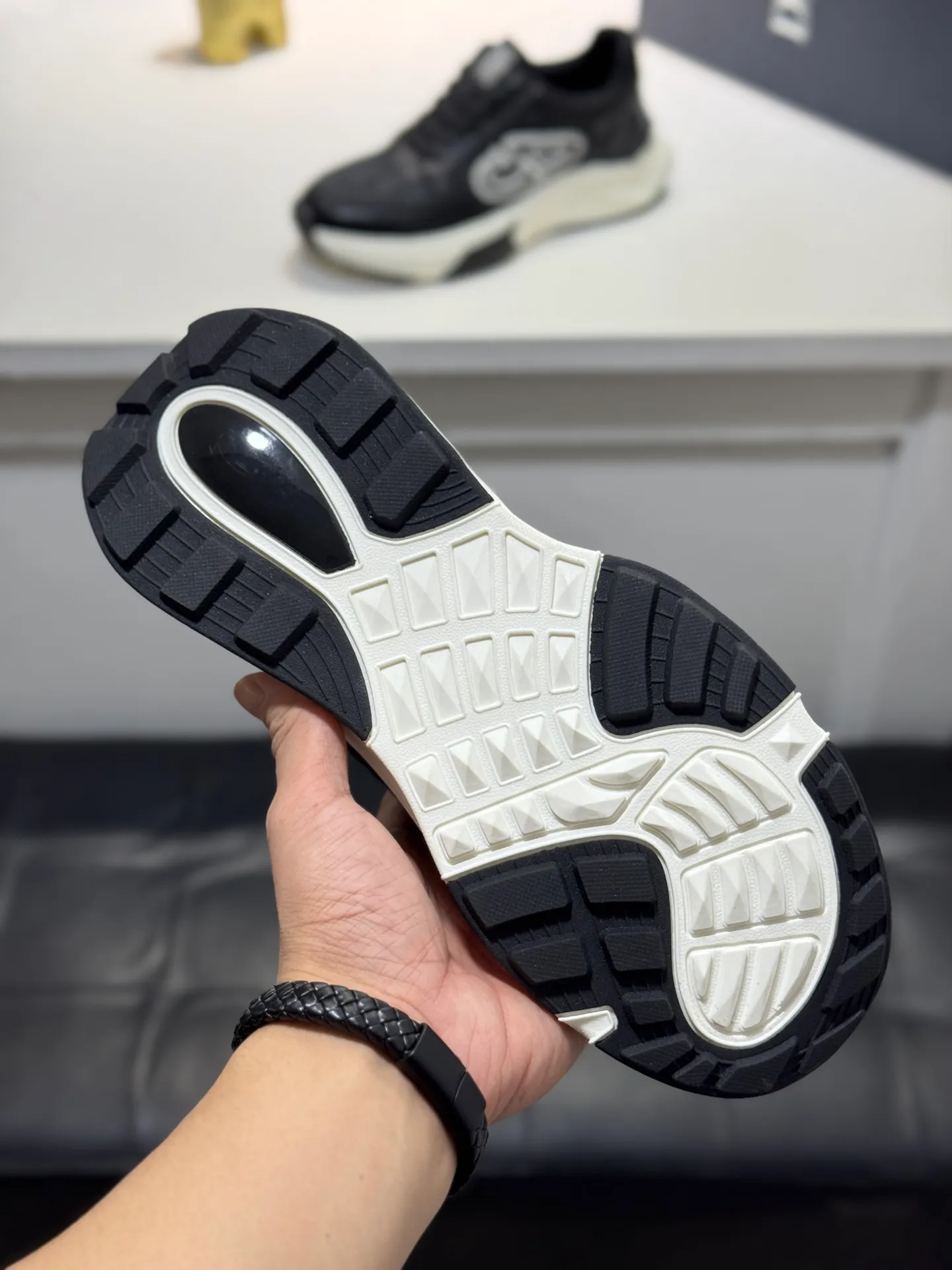 Men's shoes 💰440 [New style] 🐞🐞Original quality! Dior🔥Christan Dior (Dior) hot style [new style]⚠⚠️Top purchasing agent🔍🔍Men's HK counters are on sale simultaneously. Sole: The original sole is specially provided by the original factory. The exclusive movable molded sole is super comfortable. The original factory follows the order. 🔍🔍The high-quality multi-color splicing design is exquisite and unique. 💪Details determine the quality. We only make shoes with care. You can enter and leave the counter at will. Welcome to compare 🇮🇹 Size: 38-44 (45 customized